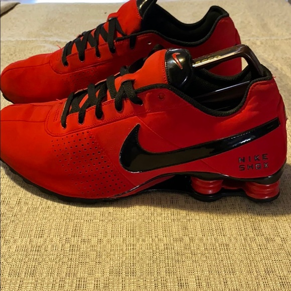 red nike shox deliver